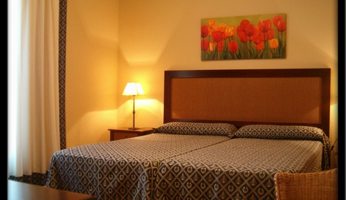 Economy Twin Room (interior)