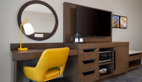 Studio, 1 King Bed, Accessible, Bathtub