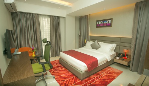 Premium Room, 1 King Bed, Balcony, City View