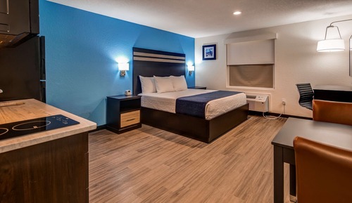 Standard Room, 1 King Bed, Non Smoking, Kitchenette