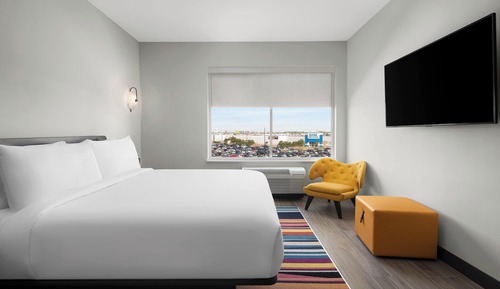 Room, 1 King Bed (Mobility Accessible, Roll-In Shower)