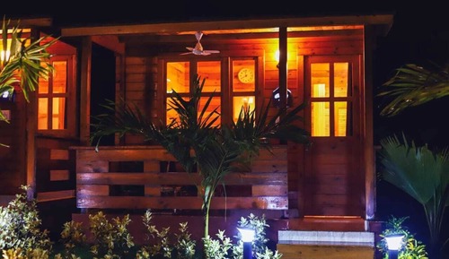 Luxurious Wooden Cottages with Garden View