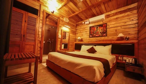 Luxurious Wooden Cottages with Hill View