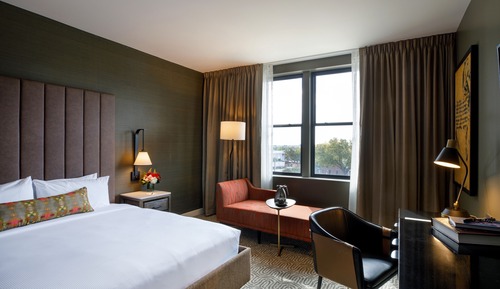 Deluxe Room, 1 King Bed (Mobility/Hearing Access, Roll-In Shwr)