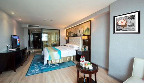 Deluxe Room, 1 King Bed, Smoking
