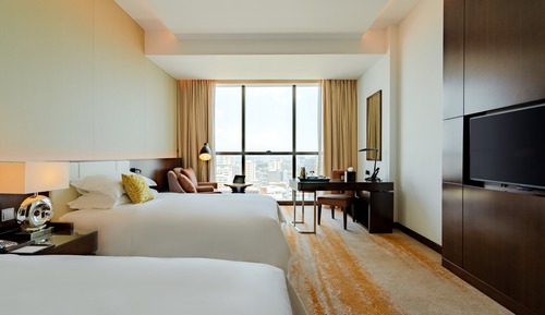 Spacious Sea View or City View Room With Lounge Access - Twin Bed