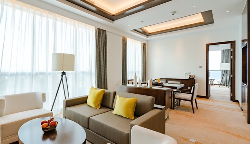 Spacious One Bedroom Suite with Lounge Access