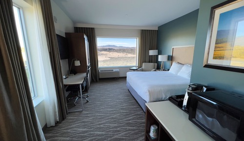 Deluxe Room, 1 King Bed, Non Smoking, Corner