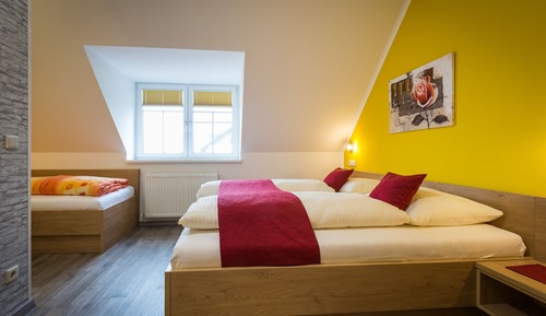 Family Apartment, Private Bathroom, Garden View (Terrassenwohnung 1)