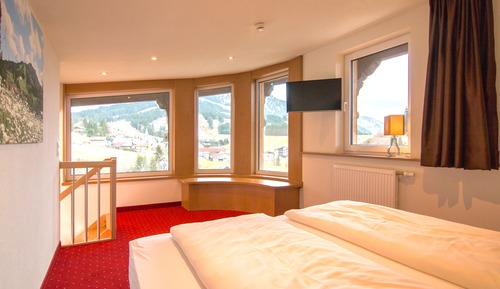Deluxe Duplex, Bathtub, Mountain View