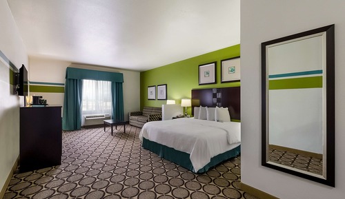 Suite, 1 King Bed, Accessible, Bathtub