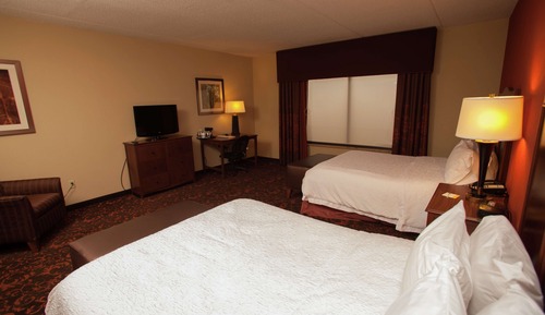 Room, 2 Queen Beds, Accessible, Bathtub