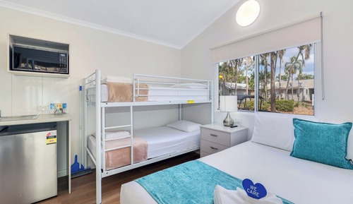 Standard Cabin, Multiple Beds