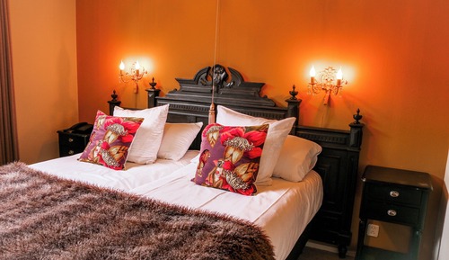 Romantic Suite with fireplace, Harbour view, Ground floor (Room 9, Annex)