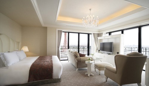 Deluxe Corner Double Room, Non Smoking (Executive Floor)