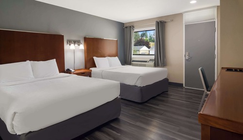 Room, Non Smoking (2 Queen Bed, 1 Twin, Family)
