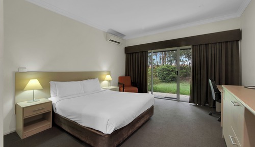 Deluxe Queen Room