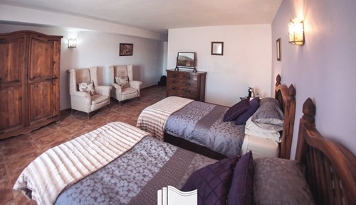 Twin Room, Mountain View