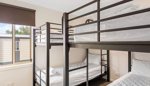 Deluxe 2 Bedroom Cabin - Sleeps 6