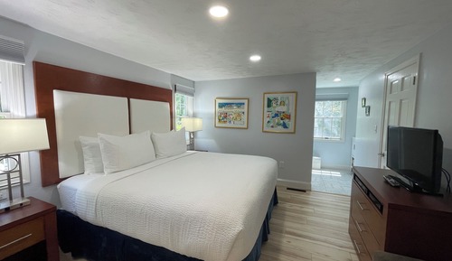 Lower Deluxe Two Bedroom Cottage