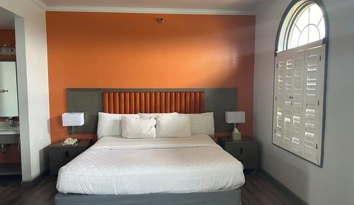 Deluxe Suite, 1 King Bed, Accessible