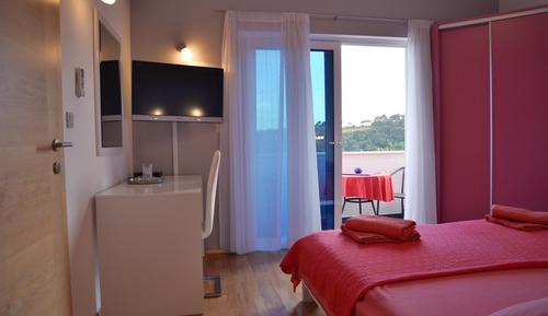 Premium Double Room, 1 Queen Bed, Balcony, Partial Sea View
