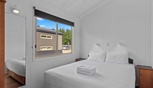 Superior 2 Bedroom Cabin - Sleeps 5