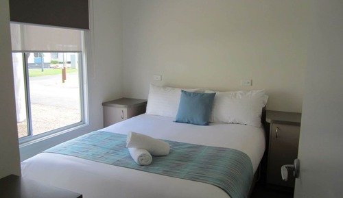 Deluxe 2 Bedroom Cabin - Sleeps 4