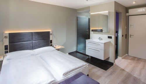 Classic Double Room, 1 Queen Bed, Pool Access, Garden Area