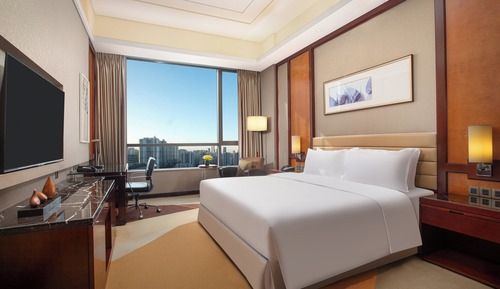 Standard Room, 1 King Bed, Business Lounge Access