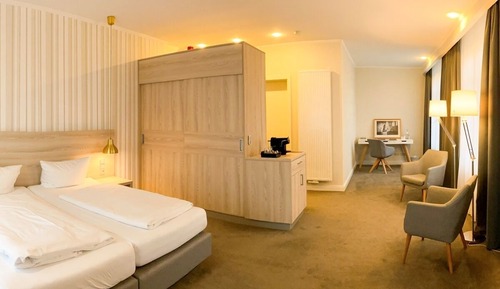 Junior Suite, Terrace, Park View