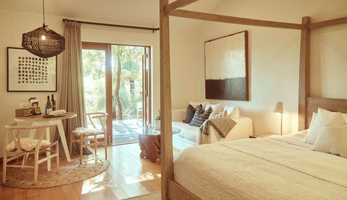 Deluxe Suite, 1 King Bed, Balcony