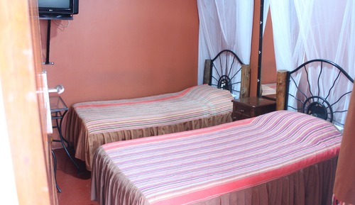 Twin Room, 2 Twin Beds, Private Bathroom