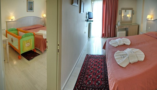 Family Room, 2 Bedrooms