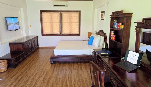 Grand Bungalow, Garden View