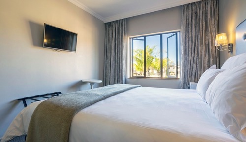 Petite Hotel Room (1)