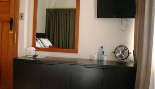 Standard King (Shared Bathroom)