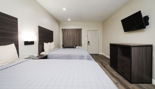 Deluxe Room, 2 Queen Beds, Smoking