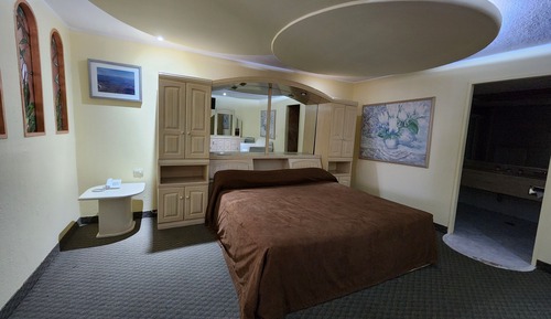 Presidential Suite, Hot Tub