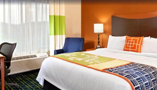 Room, 1 King Bed (Mobility/Hearing Access, Roll-In Shwr)