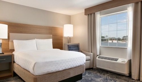Studio Suite, 1 Queen Bed, Accessible (Roll-In Shower)
