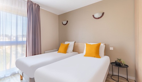 Studio, 2 Twin Beds