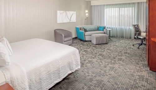 King Suite- Mobility/Hearing Accessible