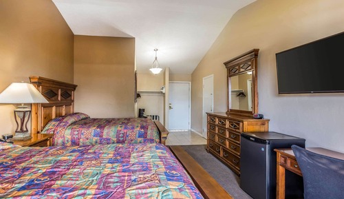 Standard Room, 2 Queen Beds, Non Smoking, Balcony