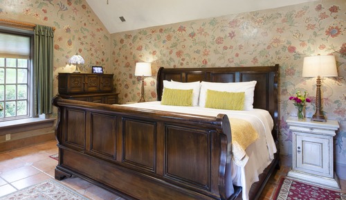 Room (The Summer Cottage)