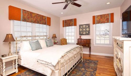 Room (Summit Suite - Farmhouse)