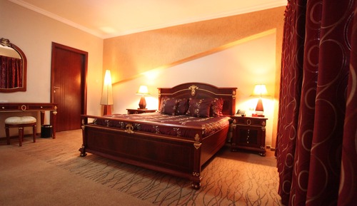 Deluxe Suites 