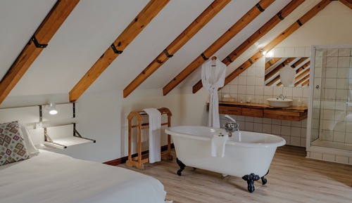 Bokmakierie Luxury Loft Room - Stairs 