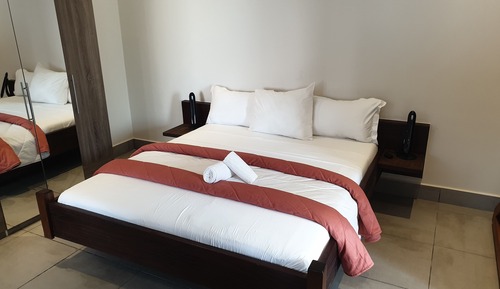 Superior Suite, Partial Ocean View