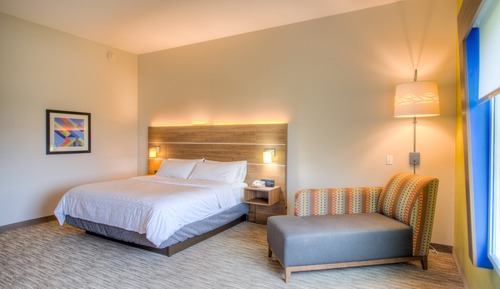 Standard Room, 1 King Bed, Mobility Accessible (Accessible Tub)